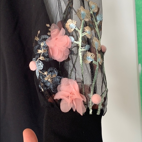 accent sleeve dress - Picture 2 of 4